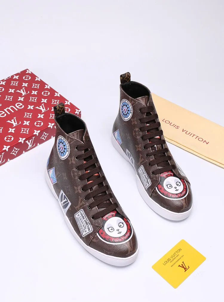 Factory price: 400💰 [LV] Animal series limited edition high-top sports shoes for men, L classic print, new autumn and winter style, original replica, 1:1 Counter quality, the fabric is Italian 🇮🇹 imported cowhide ➕🇮🇹 pure sheepskin lining ➕ original outsole, 🔍🔍 high quality, you can go in and out of the counter at will, welcome to compare, the outsole line will never be unglued, all sellers are welcome to sell in the picture above, can be shipped in one piece, code number: 38-44 (45 codes can be customized)